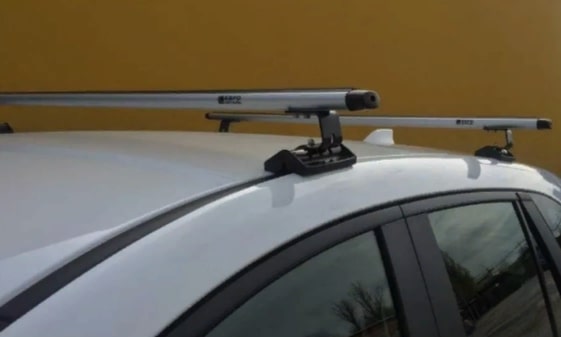 Багажник на крышу для Lada Granta (2011-2018) в штатные места (аэродинамические дуги) Евродеталь